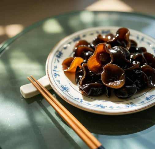 木耳久泡真的會產(chǎn)生劇毒嗎？食品安全檢測儀的原理與應用